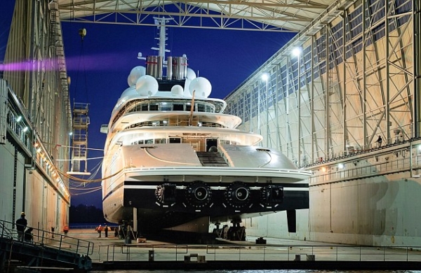 Azzam – самая длинная супер-яхта