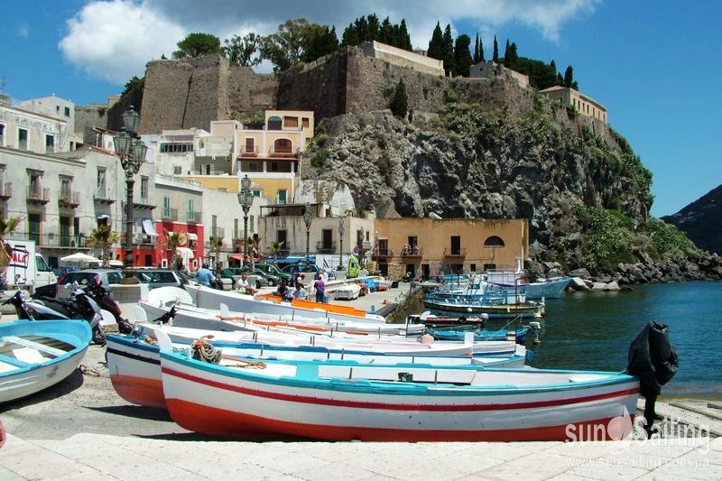 Сицилия - под парусами яхты к вулкану